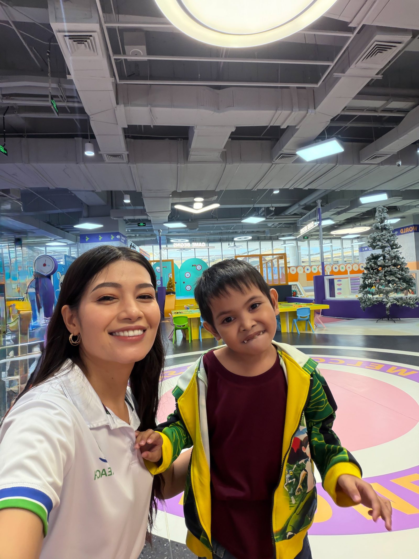 A volunteer selfie with one of the boys.