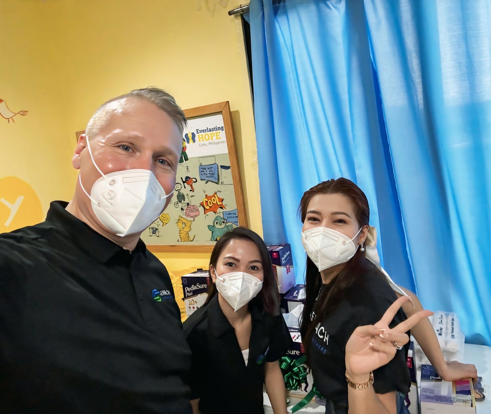 Tim Bonnell with Aereach volunteers during the visit.